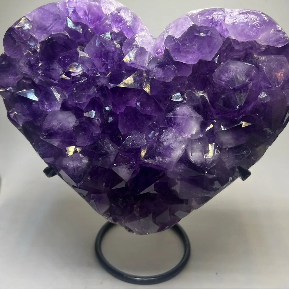 Beautiful Amethyst Heart from Amatista do Sul - Picture 1 of 6